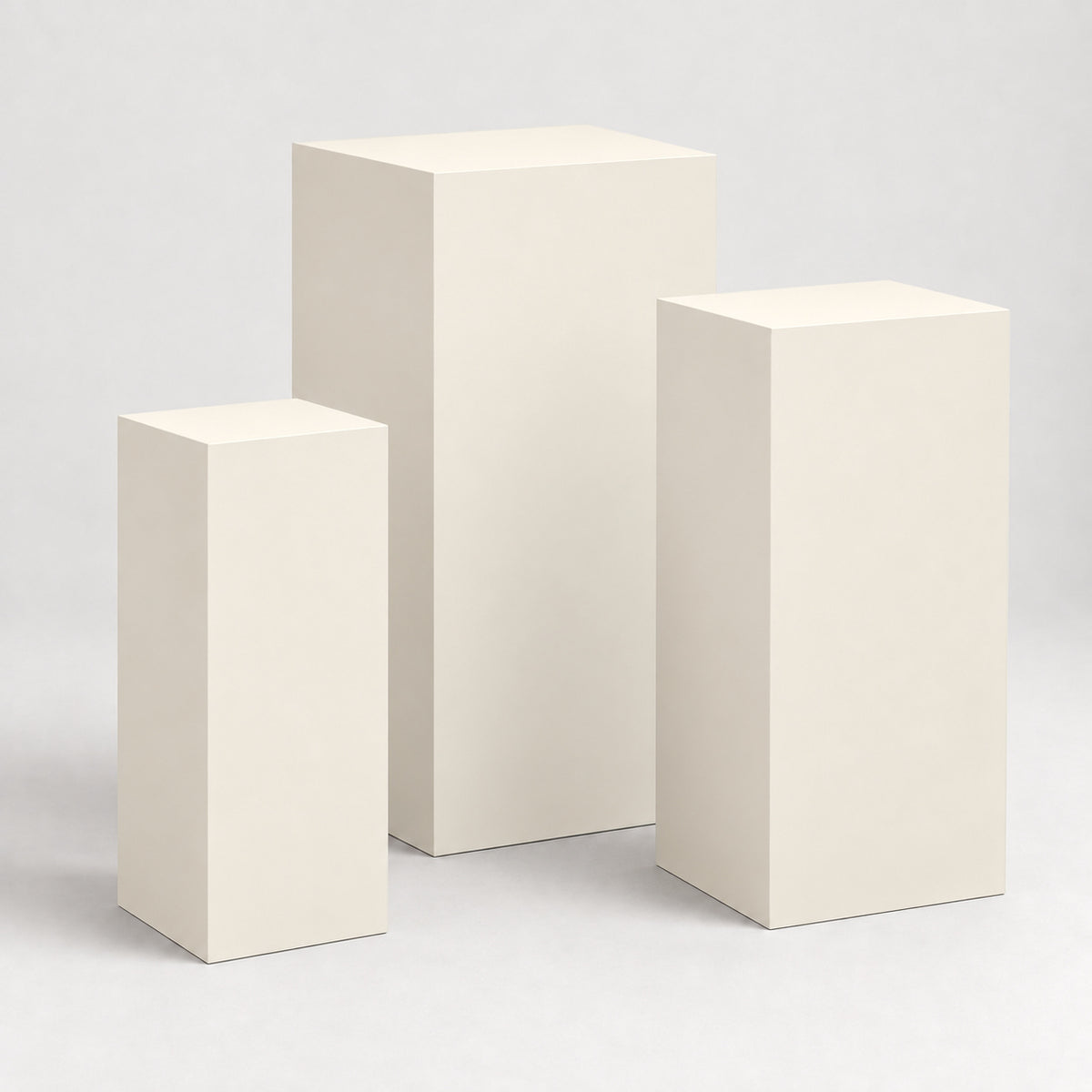 Painted Graduated Pedestal Trio in Westhighland White SW 7566; representative color rendering.
